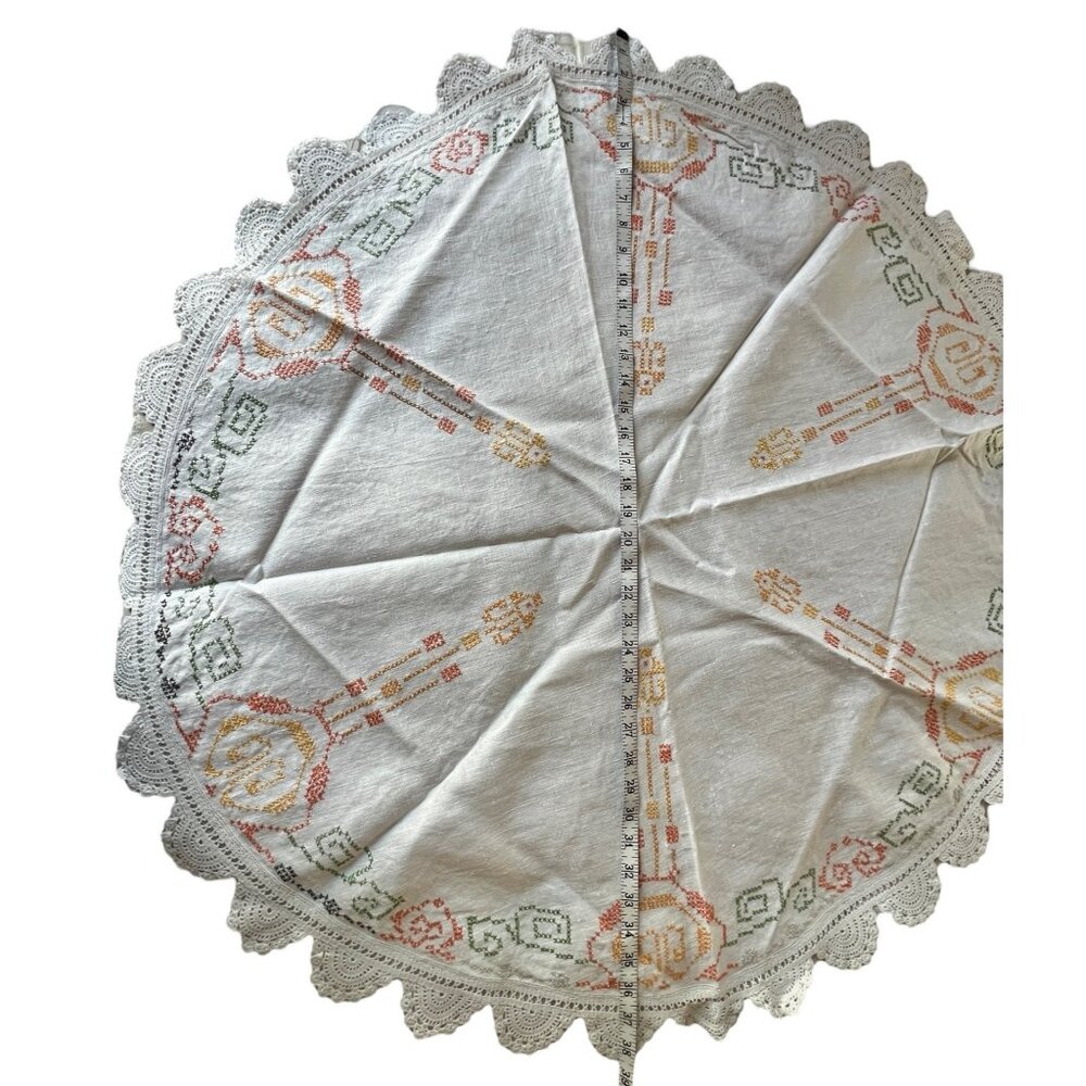 Round Embroidered Tablecloth Cross-Stitch Crocheted Scalloped Edges 38.5 Dia VTG - Picture 5 of 10